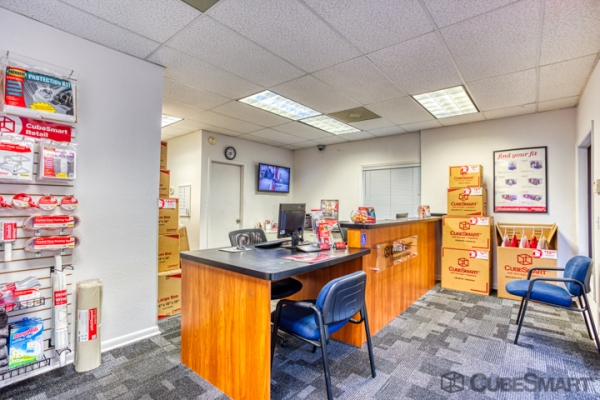 Facility photo: //images.sparefoot.com/medium/63307686f6c6aaf871.jpg