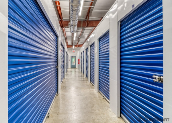 Facility photo: //images.sparefoot.com/medium/633106881d7f744e4b.jpg