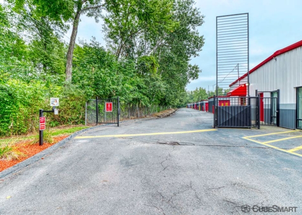 Facility photo: //images.sparefoot.com/medium/633106881d7fd72f6c.jpg