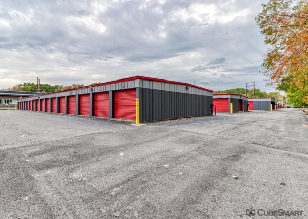 Facility photo: //images.sparefoot.com/medium/6331068f091a65afa5.jpg