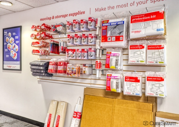 Facility photo: //images.sparefoot.com/medium/633106979bd81bddd3.jpg