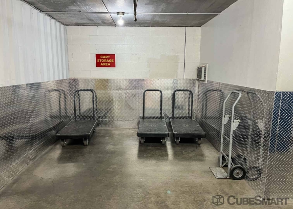 Facility photo: //images.sparefoot.com/medium/633206979b9f80be66.jpg