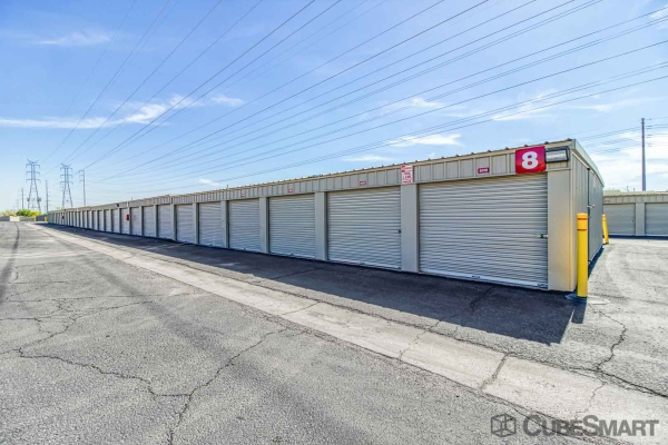 Facility photo: //images.sparefoot.com/medium/63321689447e9c29e3.jpg