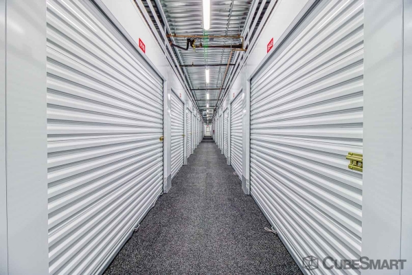 Facility photo: //images.sparefoot.com/medium/63321689447f9e333b.jpg