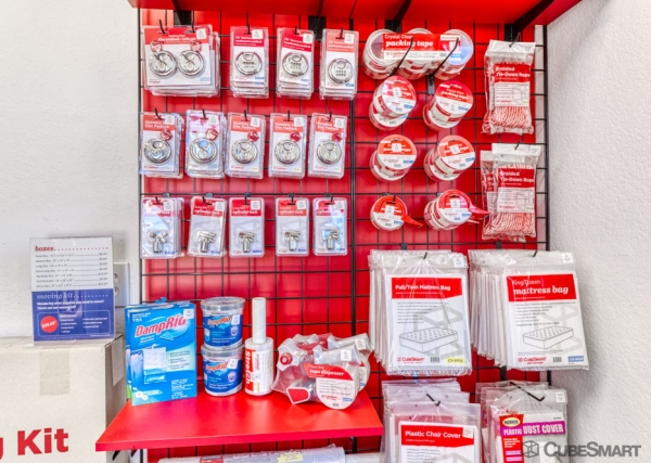 Facility photo: //images.sparefoot.com/medium/6333268832641a8841.jpg