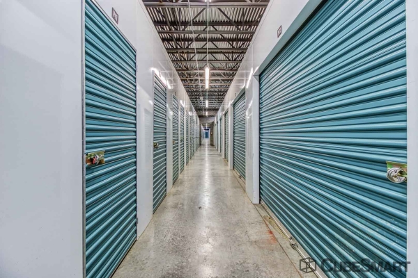 Facility photo: //images.sparefoot.com/medium/63335689064220449e.jpg