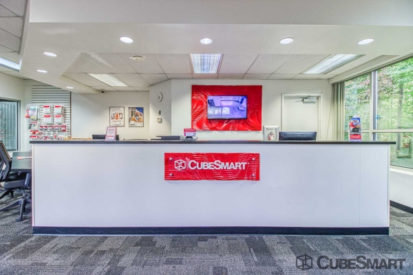 Facility photo: //images.sparefoot.com/medium/6333568a82a05ef655.jpg