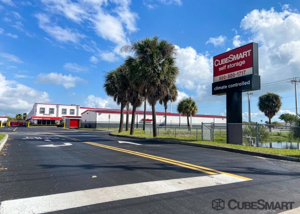 Storage Units at CubeSmart Self Storage - Merritt Island - 115 Amsdell Rd