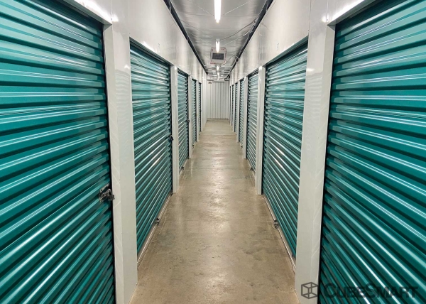 Facility photo: //images.sparefoot.com/medium/633366a194168b9165.jpg