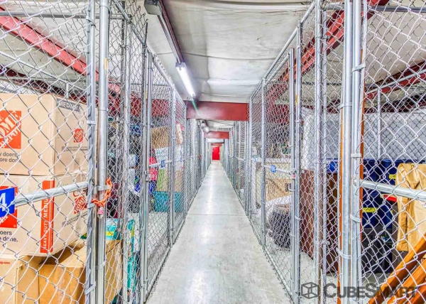 Storage Units at CubeSmart Self Storage - Lakeland - 2200 Heritage Dr