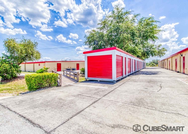 Storage Units at CubeSmart Self Storage - Lakeland - 2200 Heritage Dr