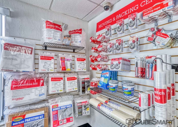 Facility photo: //images.sparefoot.com/medium/63343691ecd7e84732.jpg