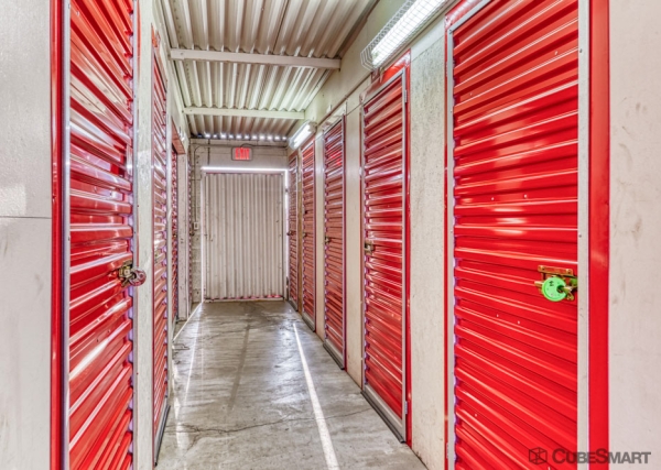 Facility photo: //images.sparefoot.com/medium/63357688c5fbd858d1.jpg