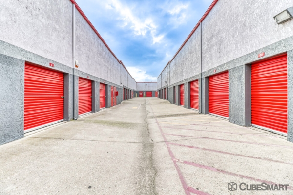 Facility photo: //images.sparefoot.com/medium/6335868905357510c8.jpg