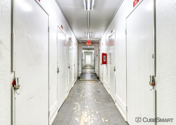 Facility photo: //images.sparefoot.com/medium/633586971d44844ae4.jpg