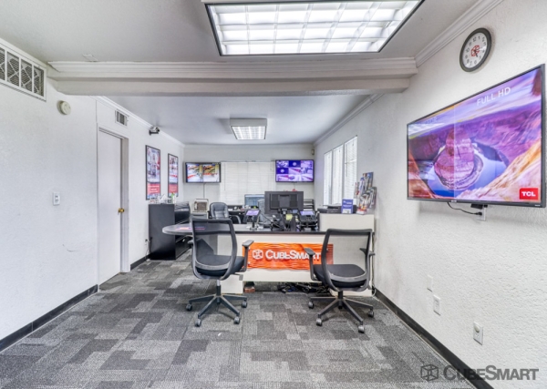 Facility photo: //images.sparefoot.com/medium/6335869fc339f6598a.jpg