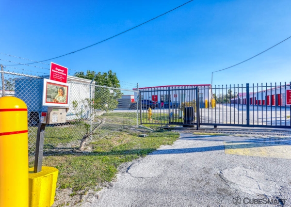 Storage Units at CubeSmart Self Storage - Stuart - 550 SE Harper St