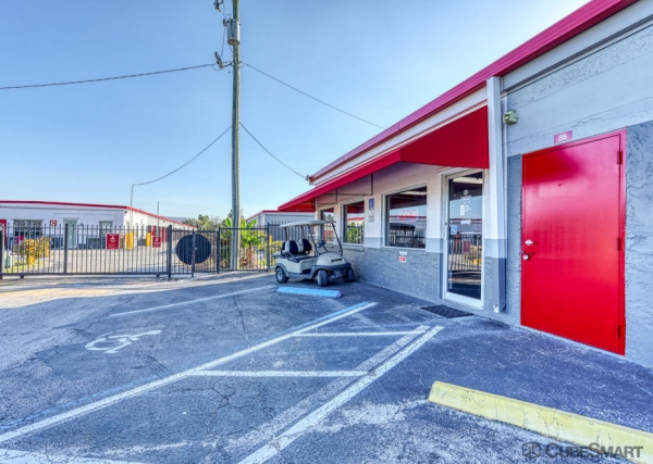 Facility photo: //images.sparefoot.com/medium/6336469df3f4debca7.jpg