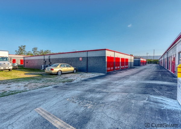 Storage Units at CubeSmart Self Storage - Stuart - 550 SE Harper St