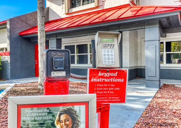 Facility photo: //images.sparefoot.com/medium/63371691ed3582f7f2.jpg