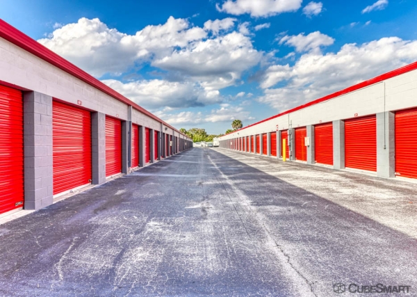 Storage Units at CubeSmart Self Storage - Pembroke Pines - 10755 Pembroke Rd - 10755 Pembroke Rd
