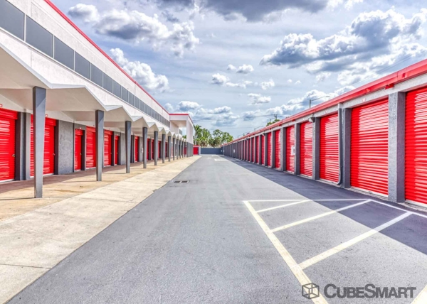 Facility photo: //images.sparefoot.com/medium/6337468832e559e490.jpg