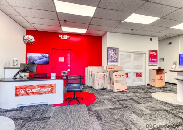 Facility photo: //images.sparefoot.com/medium/6337569f700e335343.jpg