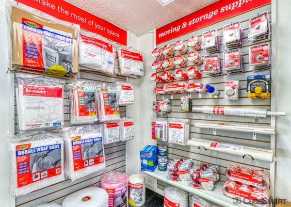 Storage Units at CubeSmart Self Storage - Sarasota - 8250 N. Tamiami Trail - 8250 N. Tamiami Trail