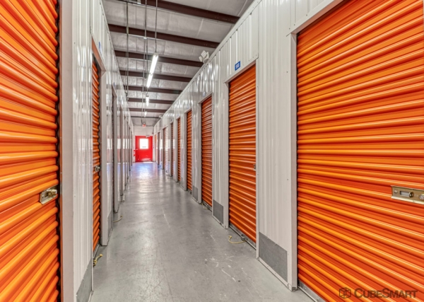Storage Units at CubeSmart Self Storage - Sarasota - 8250 N. Tamiami Trail - 8250 N. Tamiami Trail