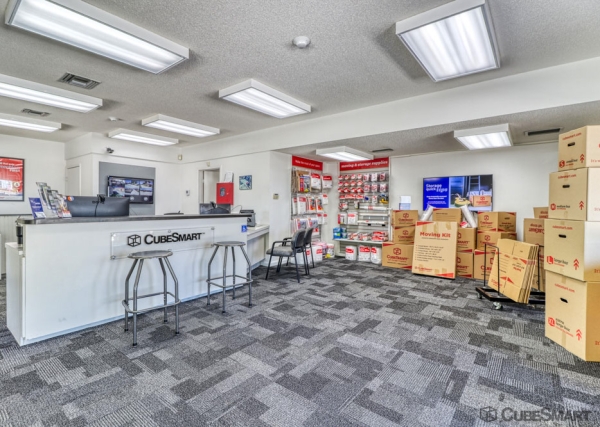 Storage Units at CubeSmart Self Storage - Sarasota - 8250 N. Tamiami Trail - 8250 N. Tamiami Trail