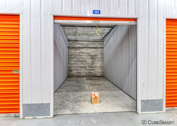 Storage Units at CubeSmart Self Storage - Sarasota - 8250 N. Tamiami Trail - 8250 N. Tamiami Trail