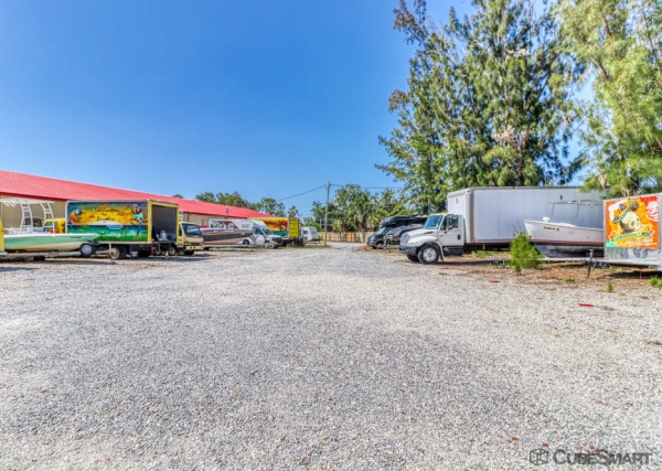 Storage Units at CubeSmart Self Storage - Sarasota - 8250 N. Tamiami Trail - 8250 N. Tamiami Trail