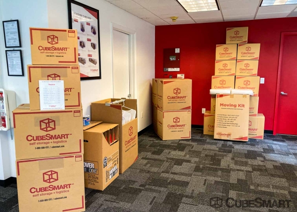 Facility photo: //images.sparefoot.com/medium/6337768832d747b9b2.jpg