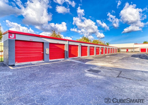 Storage Units at CubeSmart Self Storage - Fort Lauderdale - 3901 Riverland Rd - 3901 Riverland Rd