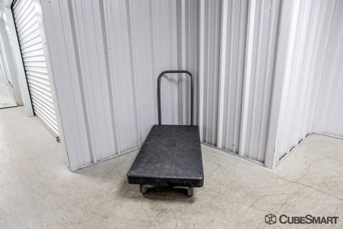 Facility photo: //images.sparefoot.com/medium/6338468832a46d7ff4.jpg