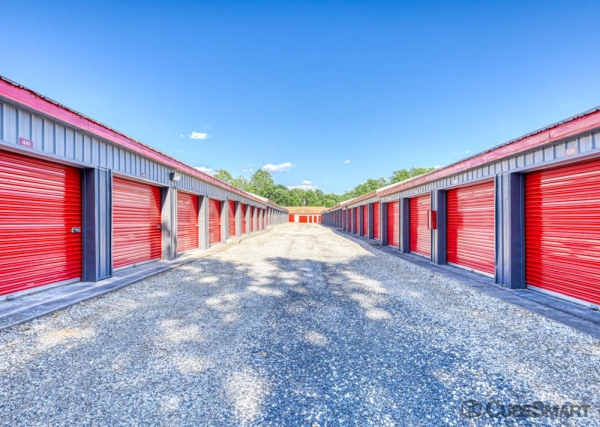 Facility photo: //images.sparefoot.com/medium/633866a44d944ba2fc.jpg