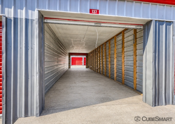 Facility photo: //images.sparefoot.com/medium/633866a44d948ce3a0.jpg