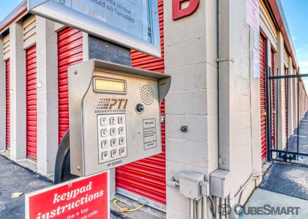 Facility photo: //images.sparefoot.com/medium/63394691ec51bc1196.jpg