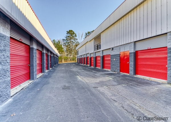 Facility photo: //images.sparefoot.com/medium/633966894615fee6f3.jpg