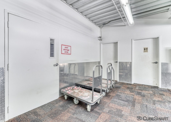 Facility photo: //images.sparefoot.com/medium/6339769fc421d3c244.jpg