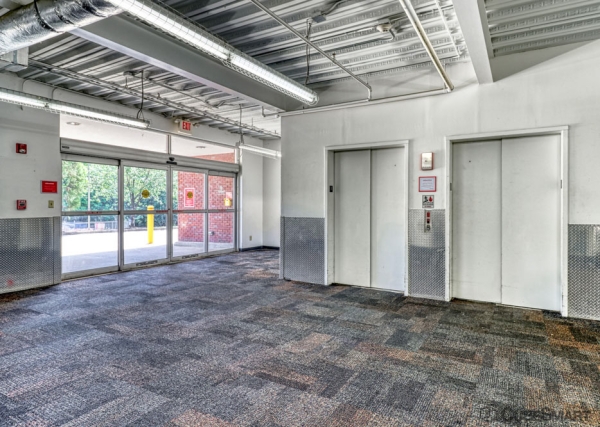Facility photo: //images.sparefoot.com/medium/6339769fc421e755da.jpg