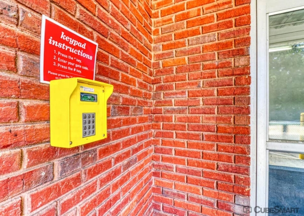 Facility photo: //images.sparefoot.com/medium/6339769fc4220d374e.jpg