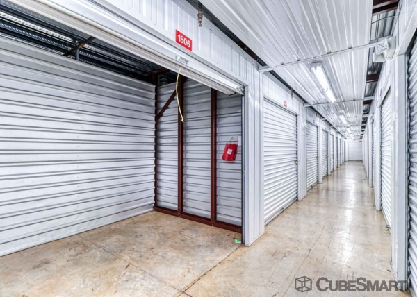 Facility photo: //images.sparefoot.com/medium/634006881e389d5823.jpg