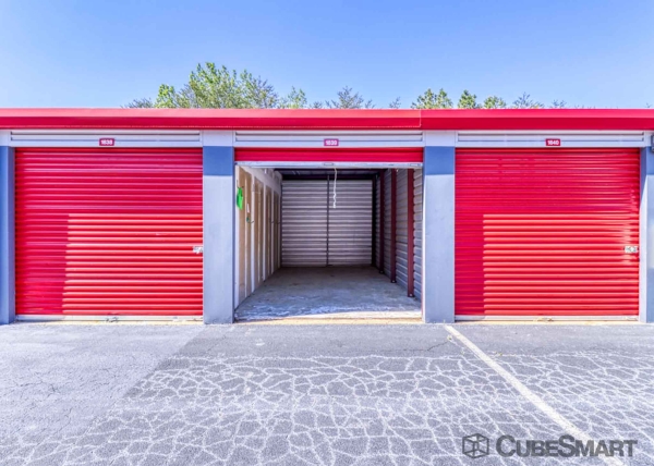 Facility photo: //images.sparefoot.com/medium/63400691ed6f896657.jpg