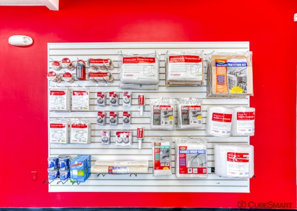 Facility photo: //images.sparefoot.com/medium/6340269fc499de49cc.jpg