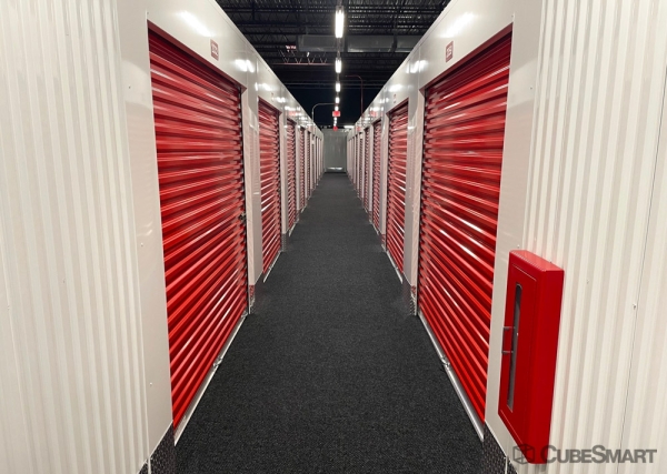 Facility photo: //images.sparefoot.com/medium/6340369ddf7d8e1a68.jpg