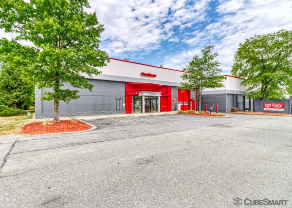 Facility photo: //images.sparefoot.com/medium/6340469df4824dd247.jpg