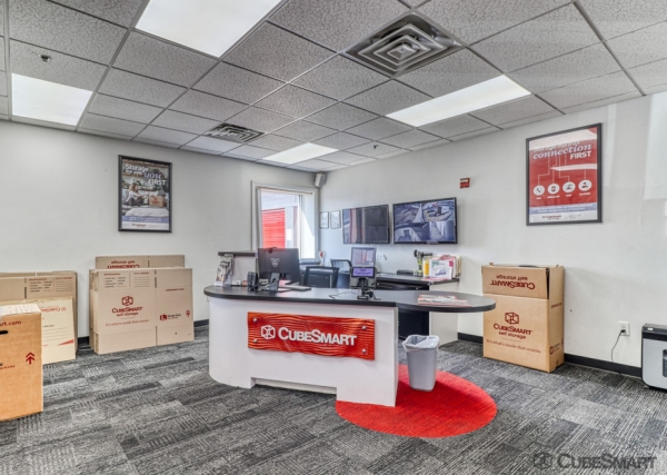 Facility photo: //images.sparefoot.com/medium/634076881e7d9b3505.jpg
