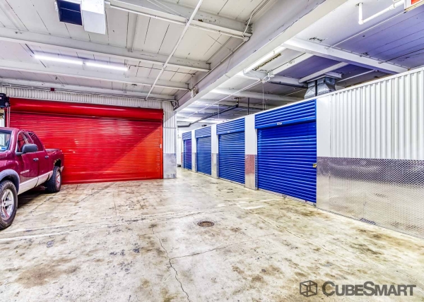 Facility photo: //images.sparefoot.com/medium/63408686f7fac341ca.jpg