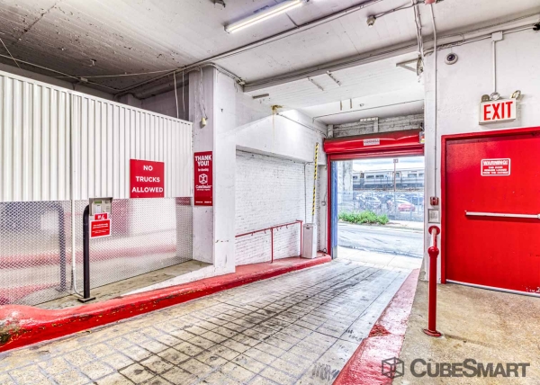 Facility photo: //images.sparefoot.com/medium/6340868834768d9246.jpg